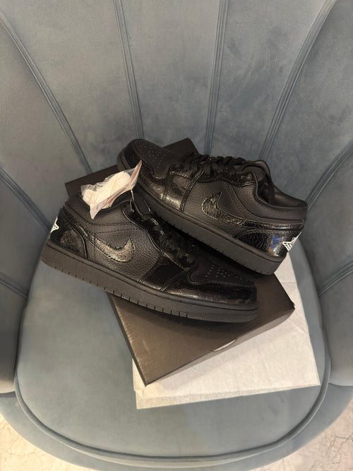 AIR JORDANS RETRO 1 LOW BLACK CROC